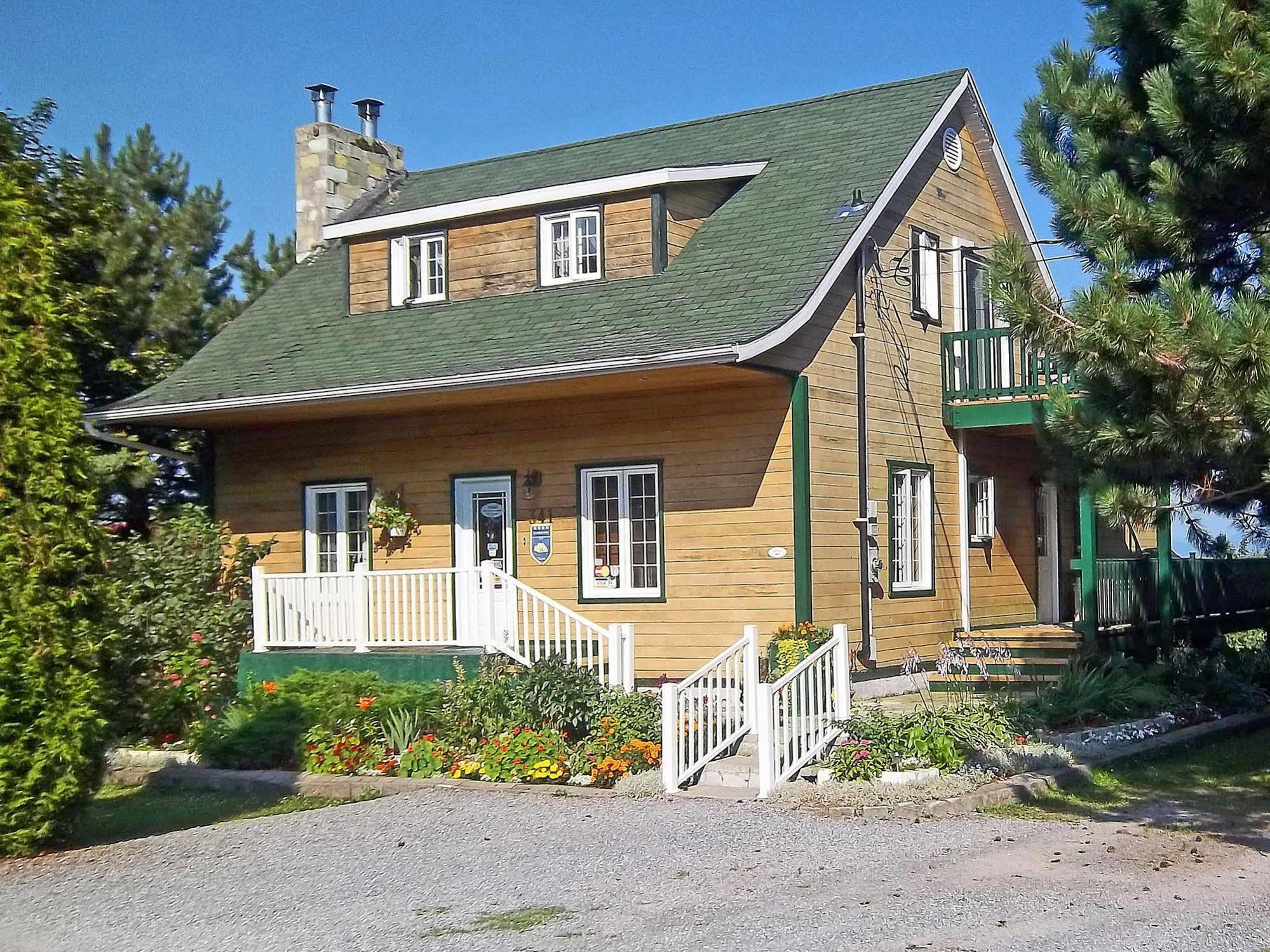 Gite La Halte Du Verger Bed And Breakfast Notre Dame Du Portage 외부 사진