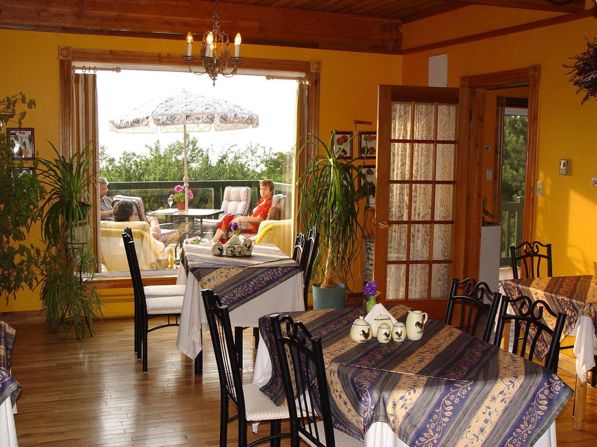 Gite La Halte Du Verger Bed And Breakfast Notre Dame Du Portage 외부 사진