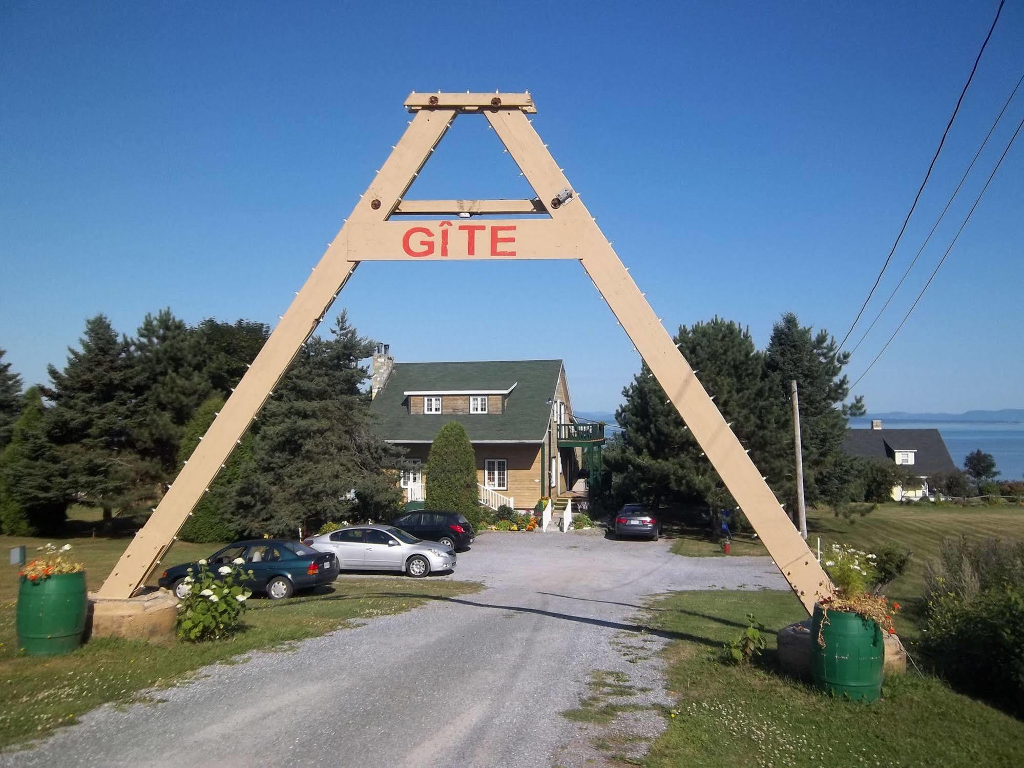 Gite La Halte Du Verger Bed And Breakfast Notre Dame Du Portage 외부 사진