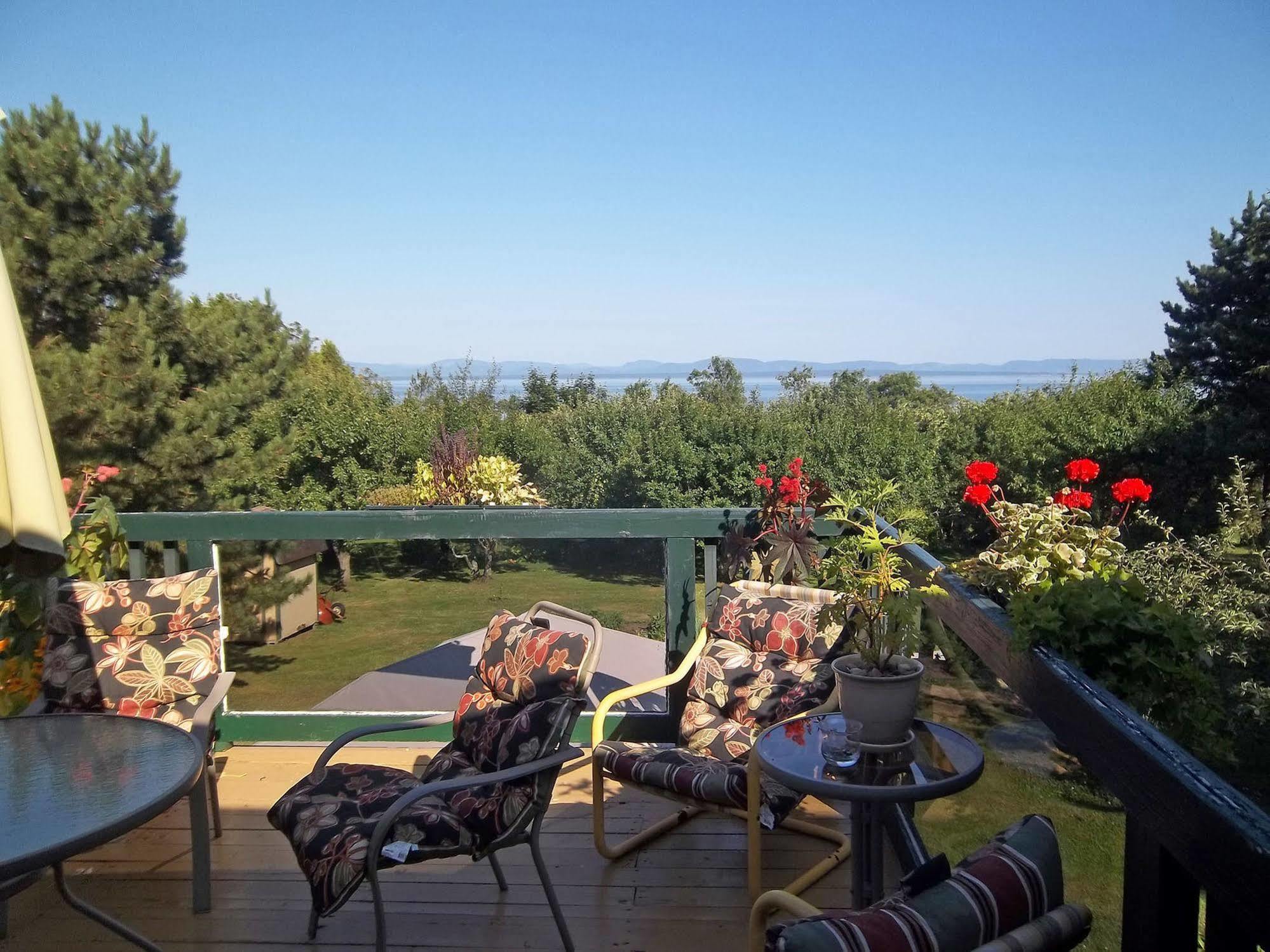 Gite La Halte Du Verger Bed And Breakfast Notre Dame Du Portage 외부 사진